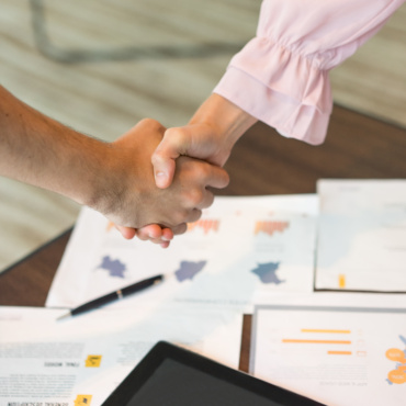 Bridging Language Gaps in Finance with Alpha Bank! 🌍💼